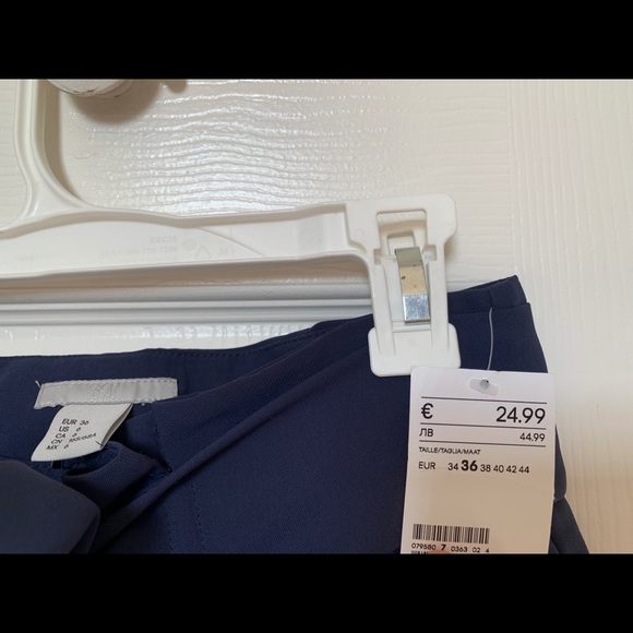 H&M high waisted navy blue shorts - Picture 6 of 6